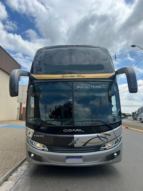COMIL-INVICTUS-DD-VOLVO-B450-8X2-ANO-2019-1-600x800