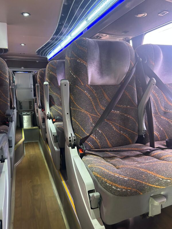 COMIL-INVICTUS-DD-VOLVO-B450-8X2-ANO-2019-11-600x800
