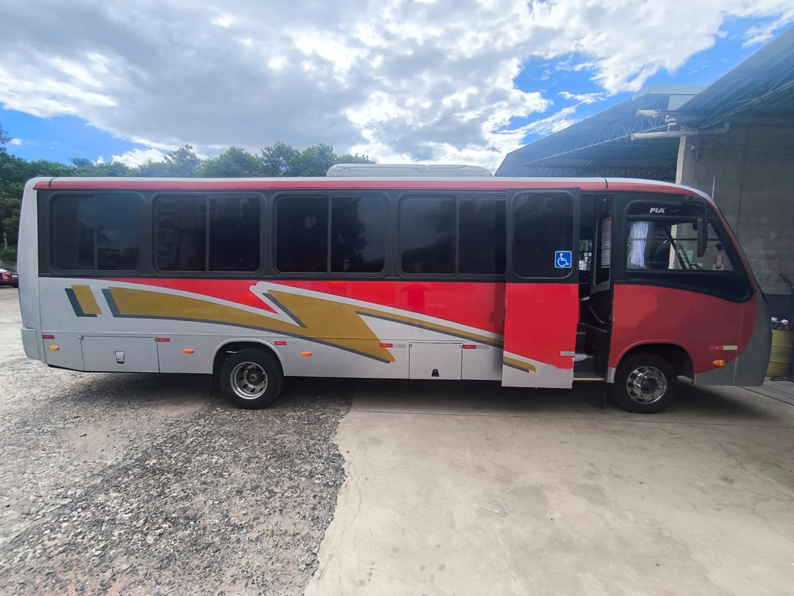 COMIL PIÁ MERCEDES Lo 916 ANO 2013 - 2